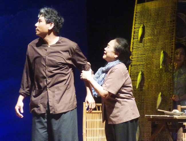 Kịch "Cơn mê cuối cùng": Tốt xấu không có bài toán trừ - Ảnh 1. Kịch "Cơn mê cuối cùng": Tốt xấu không có bài toán trừ - Ảnh 1.