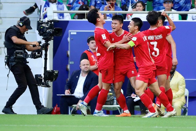 Tiền đạo Hà Nội 'quá nhanh, quá nguy hiểm', khiến 'Onana Nhật Bản' vẫn còn ám ảnh sau gần 2 tháng - Ảnh 2. Tiền đạo Hà Nội 'quá nhanh, quá nguy hiểm', khiến 'Onana Nhật Bản' vẫn còn ám ảnh sau gần 2 tháng - Ảnh 2.