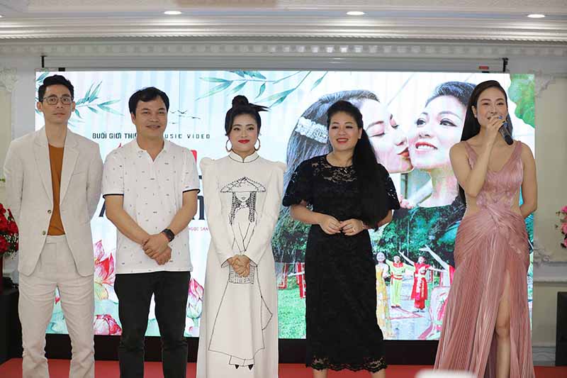 tuyet-nga-ngoc-sang-xu-thanh202 Chú thích ảnh