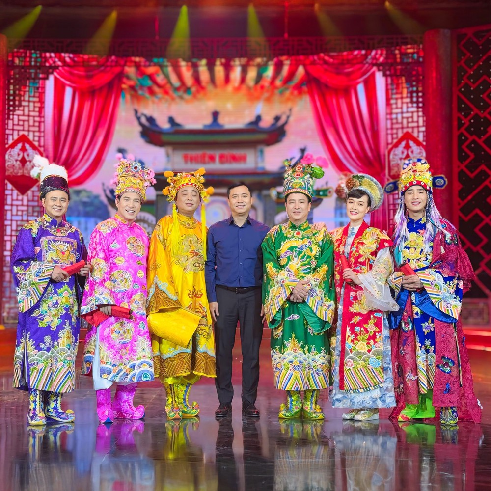 Pickleball, Baby three... và loạt 'trend hot' xuất hiện trong 'Táo quân' 2025 - Ảnh 3. Pickleball, Baby three... và loạt 'trend hot' xuất hiện trong 'Táo quân' 2025 - Ảnh 3.