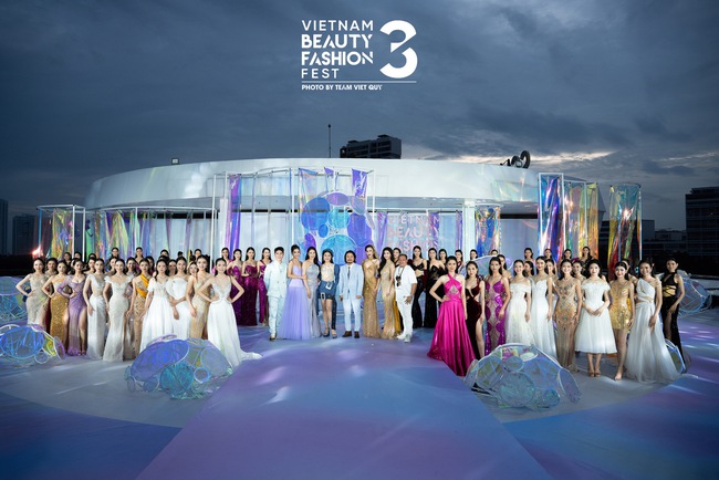 Show thời trang trên tầng thượng của đạo diễn Hoàng Nhật Nam - Ảnh 1. Show thời trang trên tầng thượng của đạo diễn Hoàng Nhật Nam - Ảnh 1.