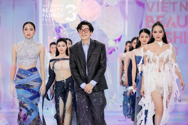 Show thời trang trên tầng thượng của đạo diễn Hoàng Nhật Nam - Ảnh 8. Show thời trang trên tầng thượng của đạo diễn Hoàng Nhật Nam - Ảnh 8.