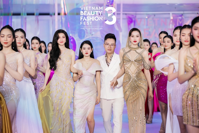 Show thời trang trên tầng thượng của đạo diễn Hoàng Nhật Nam - Ảnh 14. Show thời trang trên tầng thượng của đạo diễn Hoàng Nhật Nam - Ảnh 14.