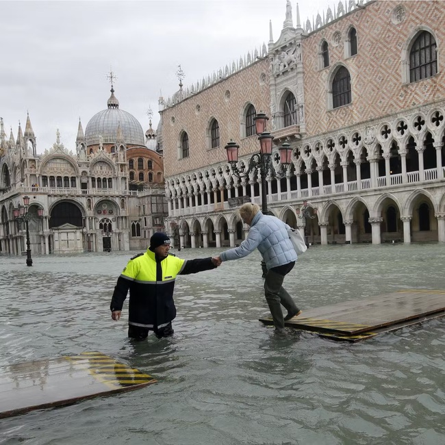 UNESCO khuyến nghị đưa Venice vào danh sách di sản đang gặp nguy hiểm - Ảnh 4. UNESCO khuyến nghị đưa Venice vào danh sách di sản đang gặp nguy hiểm - Ảnh 4.