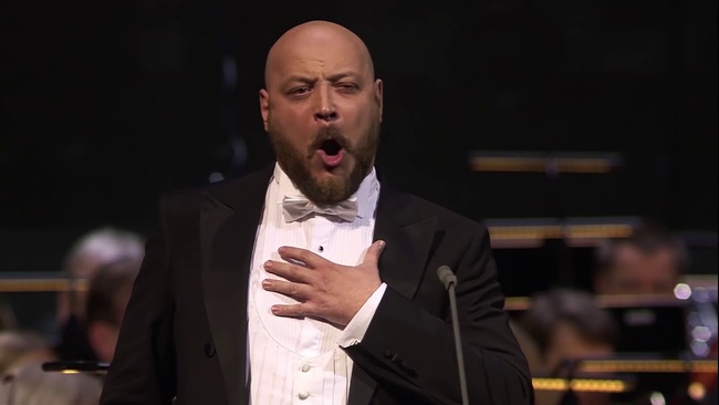 Danh ca Vladislav Sulimsky biểu diễn hoà nhạc "Spring Fire" ở Nhà hát Hồ Gươm - Ảnh 1. Danh ca Vladislav Sulimsky biểu diễn hoà nhạc "Spring Fire" ở Nhà hát Hồ Gươm - Ảnh 1.