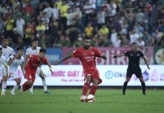 Ngoại binh "khủng" về HAGL, bầu Đức giải toả mối lo cho "Zico Thái" - Ảnh 1. Ngoại binh "khủng" về HAGL, bầu Đức giải toả mối lo cho "Zico Thái" - Ảnh 1.