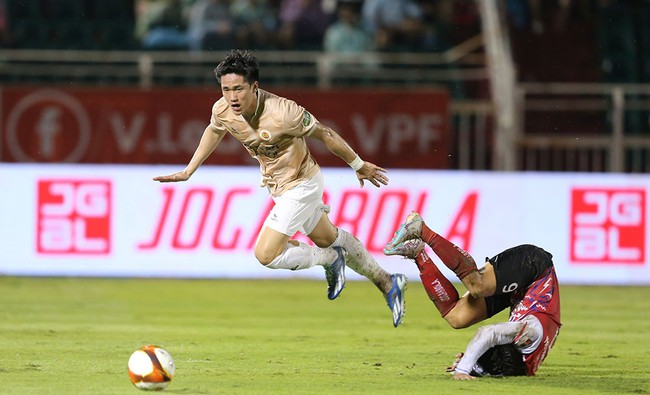 Quang Hải vẫn muốn ở lại CAHN, HLV Polking chưa chắc ngày đến thay HLV Trần Tiến Đại - Ảnh 1. Quang Hải vẫn muốn ở lại CAHN, HLV Polking chưa chắc ngày đến thay HLV Trần Tiến Đại - Ảnh 1.