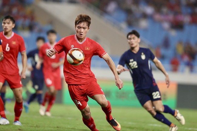 Quang Hải, Hoàng Đức chưa đáp ứng kỳ vọng của HLV Kim Sang Sik - Ảnh 3. Quang Hải, Hoàng Đức chưa đáp ứng kỳ vọng của HLV Kim Sang Sik - Ảnh 3.