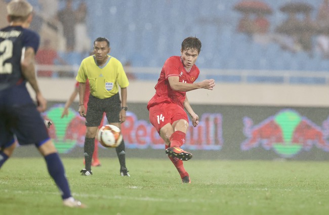 Quang Hải, Hoàng Đức chưa đáp ứng kỳ vọng của HLV Kim Sang Sik - Ảnh 4. Quang Hải, Hoàng Đức chưa đáp ứng kỳ vọng của HLV Kim Sang Sik - Ảnh 4.