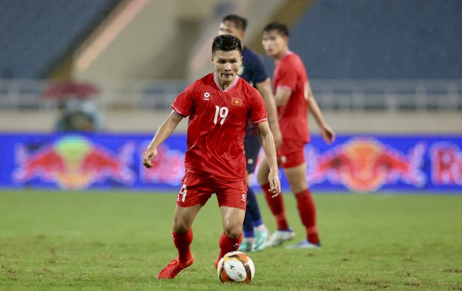 Quang Hải, Hoàng Đức chưa đáp ứng kỳ vọng của HLV Kim Sang Sik - Ảnh 1. Quang Hải, Hoàng Đức chưa đáp ứng kỳ vọng của HLV Kim Sang Sik - Ảnh 1.