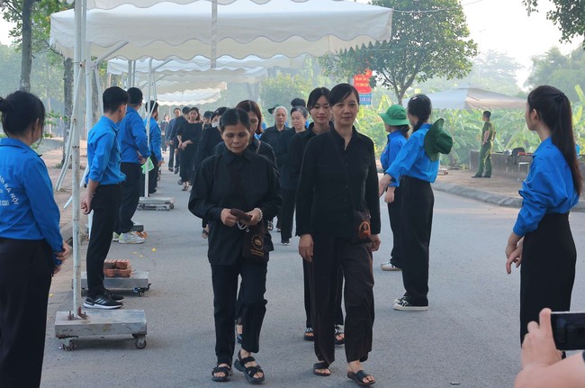 Lễ viếng Tổng Bí thư Nguyễn Phú Trọng sáng ngày 26/7 - Ảnh 3. Lễ viếng Tổng Bí thư Nguyễn Phú Trọng sáng ngày 26/7 - Ảnh 3.