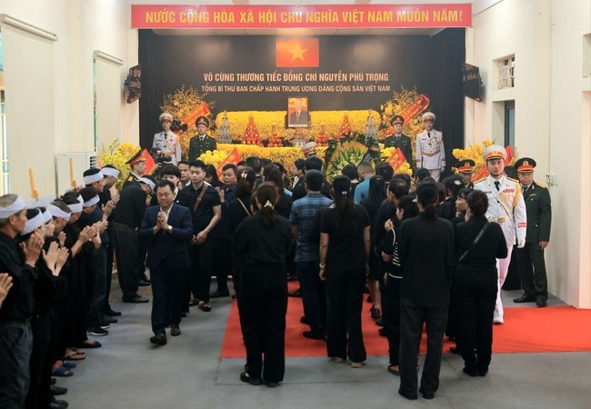 Lễ viếng Tổng Bí thư Nguyễn Phú Trọng sáng ngày 26/7 - Ảnh 4. Lễ viếng Tổng Bí thư Nguyễn Phú Trọng sáng ngày 26/7 - Ảnh 4.