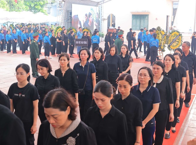 Lễ viếng Tổng Bí thư Nguyễn Phú Trọng sáng ngày 26/7 - Ảnh 5. Lễ viếng Tổng Bí thư Nguyễn Phú Trọng sáng ngày 26/7 - Ảnh 5.