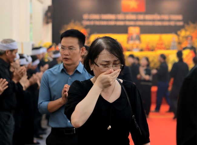 Lễ viếng Tổng Bí thư Nguyễn Phú Trọng sáng ngày 26/7 - Ảnh 6. Lễ viếng Tổng Bí thư Nguyễn Phú Trọng sáng ngày 26/7 - Ảnh 6.