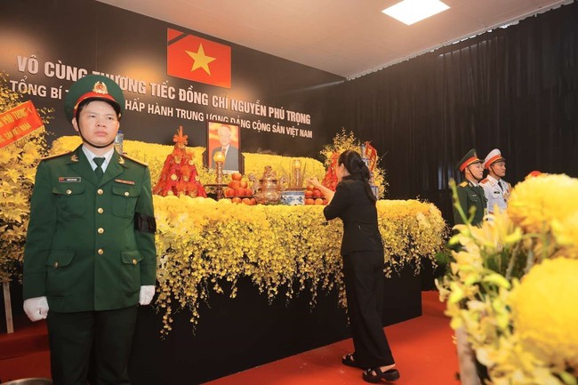 Lễ viếng Tổng Bí thư Nguyễn Phú Trọng sáng ngày 26/7 - Ảnh 10. Lễ viếng Tổng Bí thư Nguyễn Phú Trọng sáng ngày 26/7 - Ảnh 10.