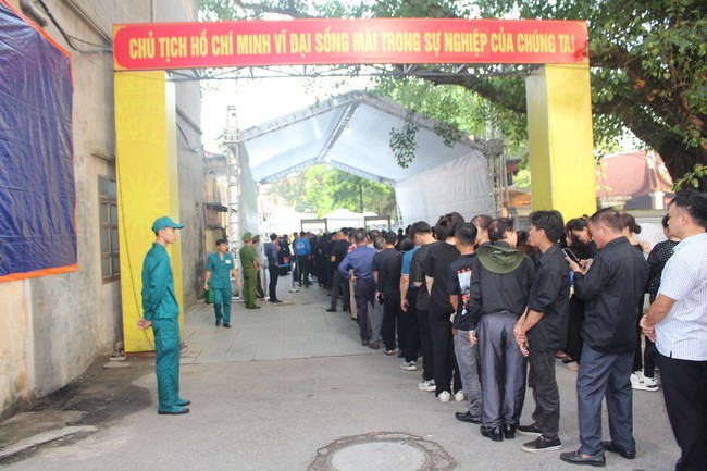 Lễ viếng Tổng Bí thư Nguyễn Phú Trọng sáng ngày 26/7 - Ảnh 16. Lễ viếng Tổng Bí thư Nguyễn Phú Trọng sáng ngày 26/7 - Ảnh 16.