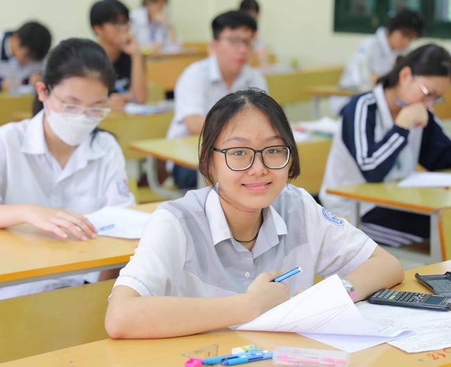 Kỳ thi vào lớp 10 năm học 2024 - 2025: Hà Nội công bố cấu trúc và đề minh họa - Ảnh 1.