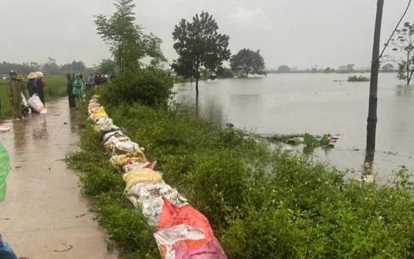 Hà Nội: Ngăn chặn từ sớm, từ xa đối tượng lợi dụng mưa lũ vi phạm pháp luật - Ảnh 1. Hà Nội: Ngăn chặn từ sớm, từ xa đối tượng lợi dụng mưa lũ vi phạm pháp luật - Ảnh 1.