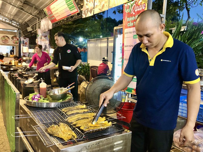 Khai mạc Lễ hội ẩm thực đường phố Sài Gòn 2024 - Ảnh 3. Khai mạc Lễ hội ẩm thực đường phố Sài Gòn 2024 - Ảnh 3.