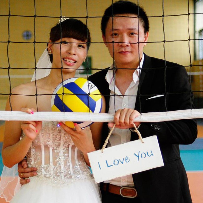 Vợ chồng chuyền hai Đào Thị Huyền. Cô lập gia đình hồi tháng 3/2013 Vợ chồng chuyền hai Đào Thị Huyền. Cô lập gia đình hồi tháng 3/2013