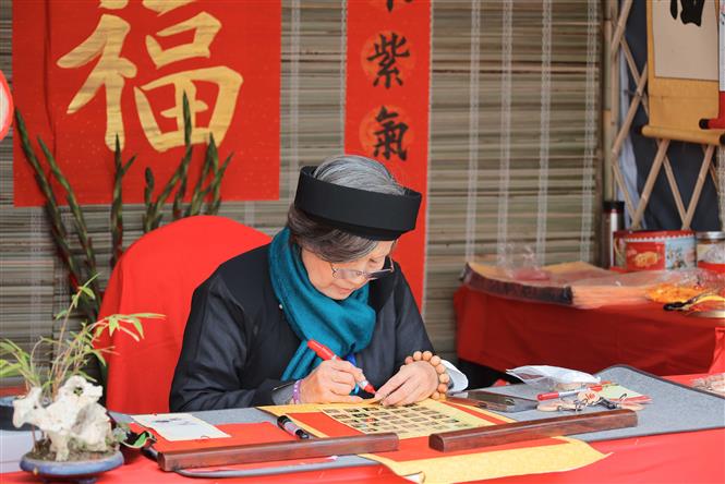 Tục xin chữ - nét đẹp của văn hoá của người Việt dịp Tết Nguyên đán - Ảnh 2. Tục xin chữ - nét đẹp của văn hoá của người Việt dịp Tết Nguyên đán - Ảnh 2.