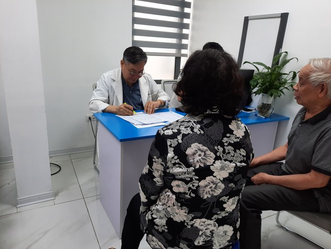 2 thứ người Việt mê tít lại gây ung thư thực quản cao, 5 dấu hiệu báo bệnh có 1 nên đi khám - Ảnh 1. 2 thứ người Việt mê tít lại gây ung thư thực quản cao, 5 dấu hiệu báo bệnh có 1 nên đi khám - Ảnh 1.