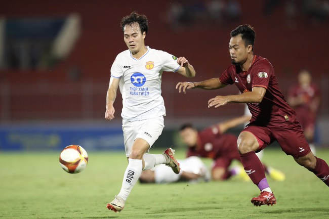 Tin nóng thể thao tối 25/2: Huyền thoại Thái Lan đến Việt Nam thi đấu, Sir Jim Ratcliffe ra quyết định nghiêm khắc tại MU - Ảnh 3. Tin nóng thể thao tối 25/2: Huyền thoại Thái Lan đến Việt Nam thi đấu, Sir Jim Ratcliffe ra quyết định nghiêm khắc tại MU - Ảnh 3.