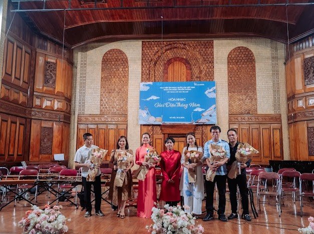 Hòa nhạc "Giai điệu tháng Năm" - Ảnh 4. Hòa nhạc "Giai điệu tháng Năm" - Ảnh 4.