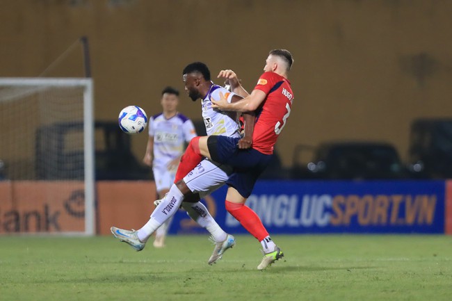 Biến cố xảy ra ở derby thủ đô, Filip Nguyễn bị đánh bại trên chấm 11m khiến đội nhà đánh rơi chiến thắng - Ảnh 1. Biến cố xảy ra ở derby thủ đô, Filip Nguyễn bị đánh bại trên chấm 11m khiến đội nhà đánh rơi chiến thắng - Ảnh 1.